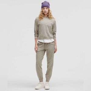 Lululemon Soft Jersey Mid-Rise Jogger
Women’s Size 4